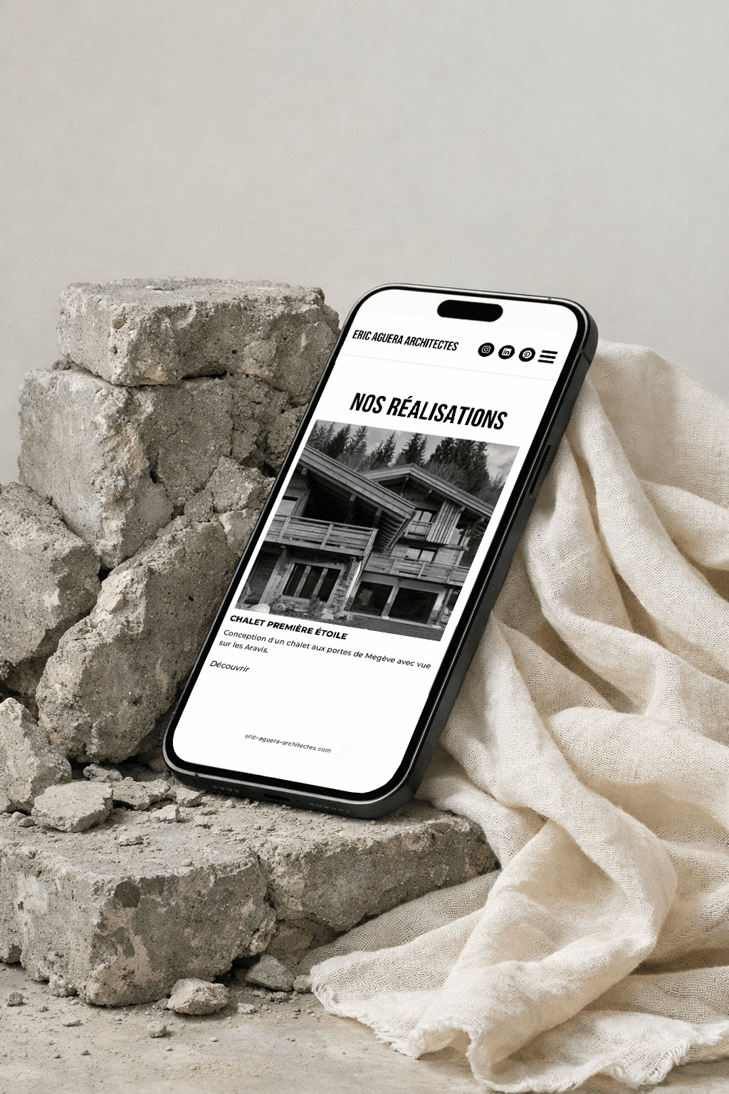 Présentation du nouveau site Eric AGUERA Architectes Présentation du nouveau site Eric AGUERA Architectes avec défilement des pages sur iPhone